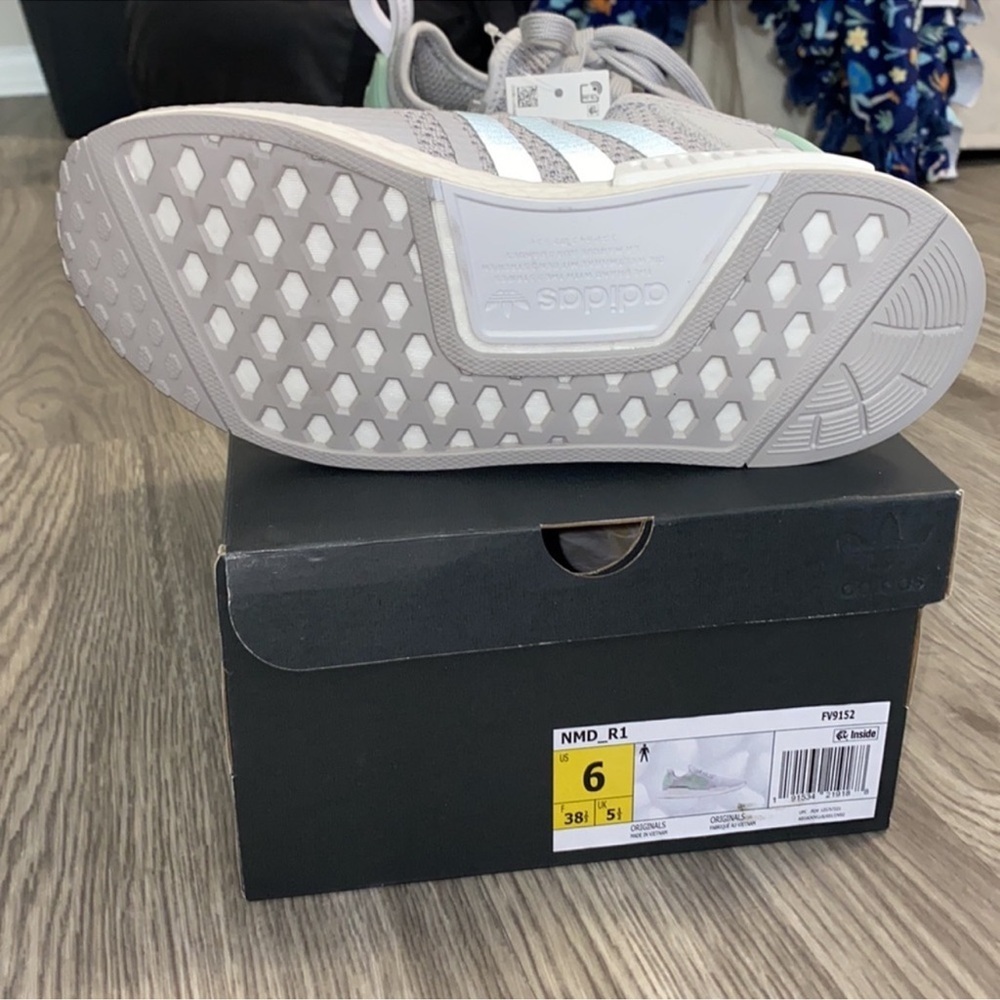 NWT Adidas NMD_R1 Light Gray with Mint Accents Mens 6 Womens 7.5 Unisex - Picture 5 of 8
